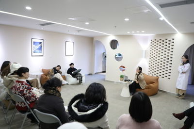 重慶心理咨詢走進(jìn)醫(yī)院 家庭課堂開啟心理健康新篇章